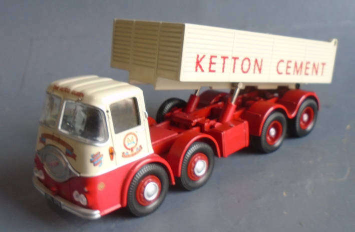 CORGI 1/50 SCALE - ERF KV KETTON CEMENBT TIPPER TRUCK