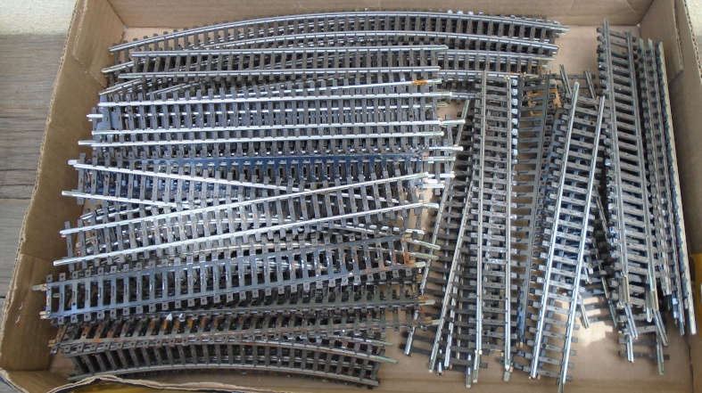 MARKLIN HO SCALE - JOB LOT K TRACK, 65 PIECES OF TRACK PLUS POINTS AS PER FOTO, NOT TESTED