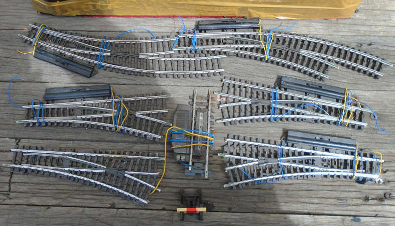 MARKLIN HO SCALE - JOB LOT K TRACK, 65 PIECES OF TRACK PLUS POINTS AS PER FOTO, NOT TESTED