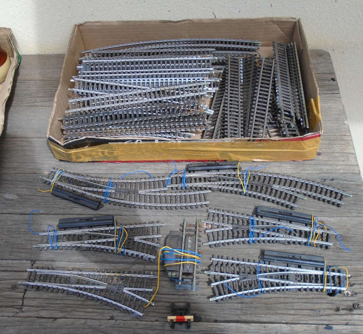 MARKLIN HO SCALE - JOB LOT K TRACK, 65 PIECES OF TRACK PLUS POINTS AS PER FOTO, NOT TESTED
