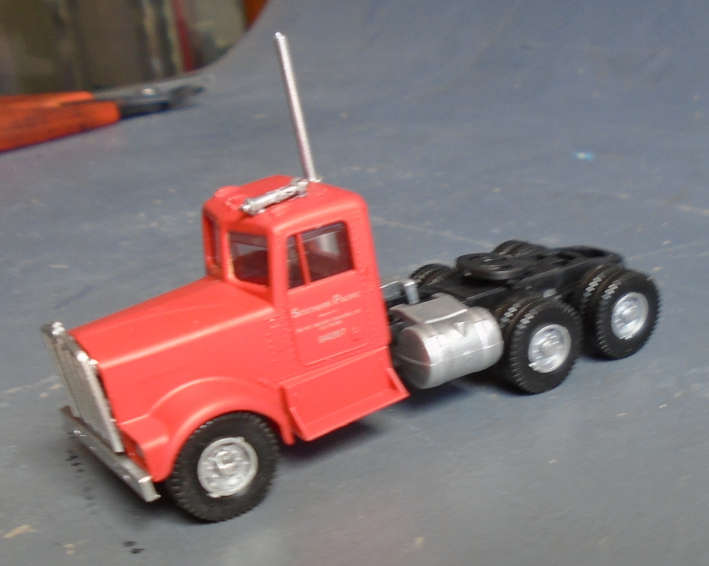 ATHEARN HO SCALE - KENWORTH TRACTOR, BLUE - IN PKT (SEE SAMPLE FOTO OF TRUCK)