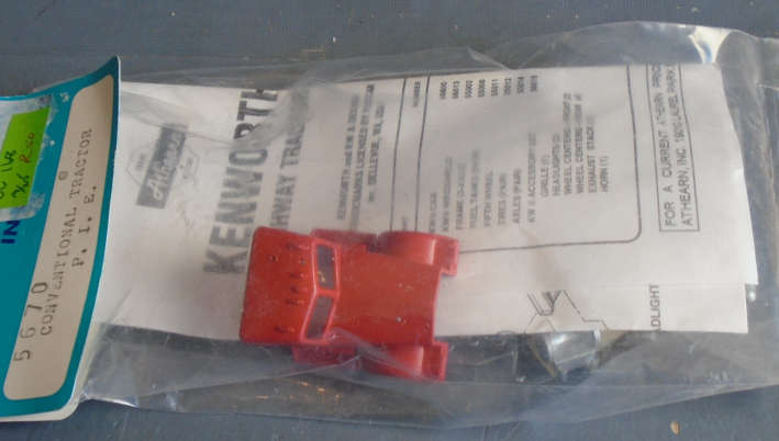 ATHEARN HO SCALE - KENWORTH TRACTOR, P.I.E - IN PKT (SEE SAMPLE FOTO OF TRUCK)
