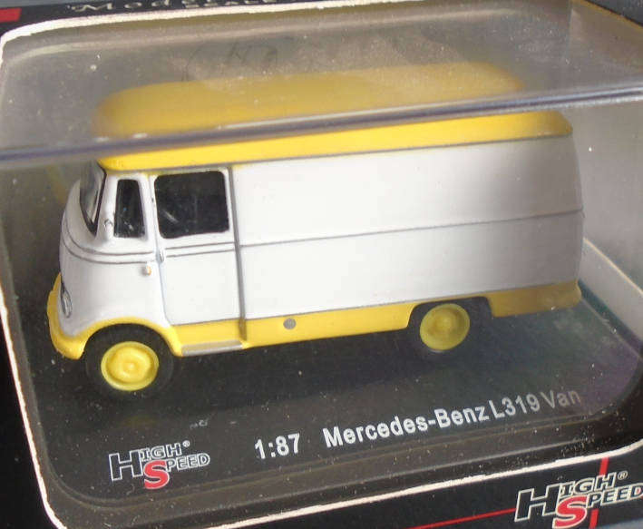 1/87 HO SCALE - MERCEDES BENZ L319 VAN, PROBUILDER