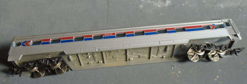 LIMA HO SCALE - AMTRAK PASSENGER COACH, BOXED