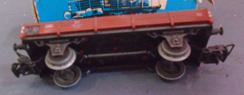 MARKLIN HO SCALE - LOW SIDED GOOD WAGON WITH FORD 12M CAR, BOXED