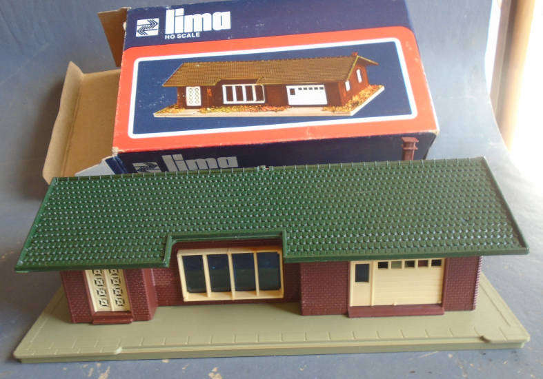 LIMA HO SCALE - SINGLE STORY HOUSE, BOXED