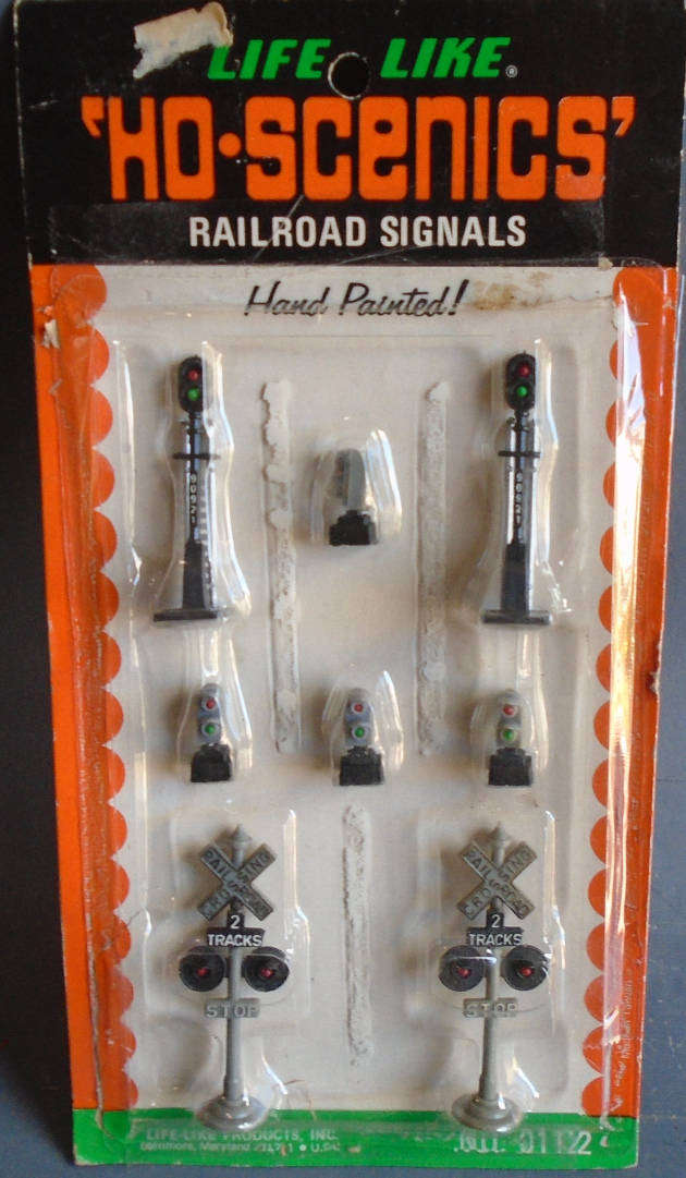 LIFE-LIKE HO SCALE - RAILROAD SIGNALS, HAND PAINTED, CARDED