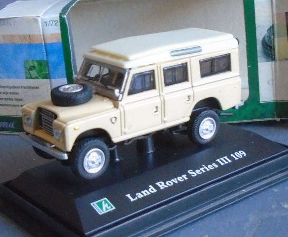 CARARAMA 1/72 SCALE - LAND ROVER SERIES III 109", BOXED