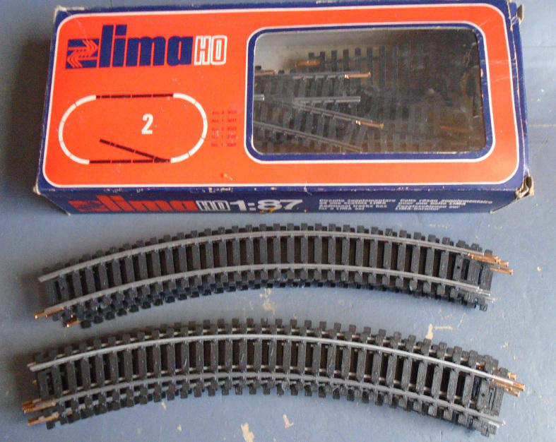 LIMA HO SCALE - EXTENSION TRACK PLUS CURVES TO MAKE STARTER TRACK SET, BOXED