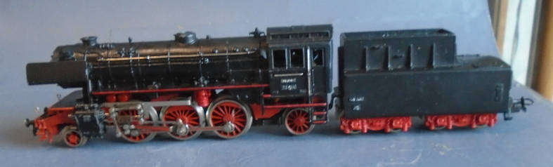 MARKLIN HO SCALE - BR 23 2-6-2 STEAM LOCO & TENDER