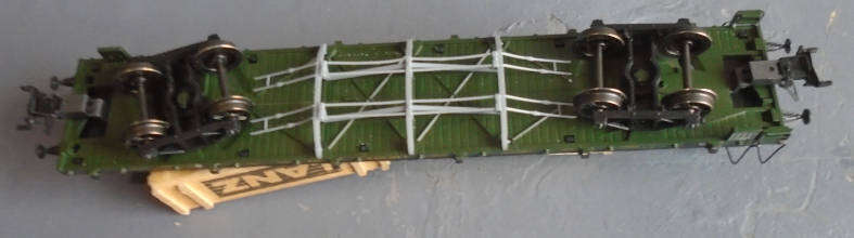 MARKLIN HO SCALE - CONTAINERF WAGON WITH LOAD