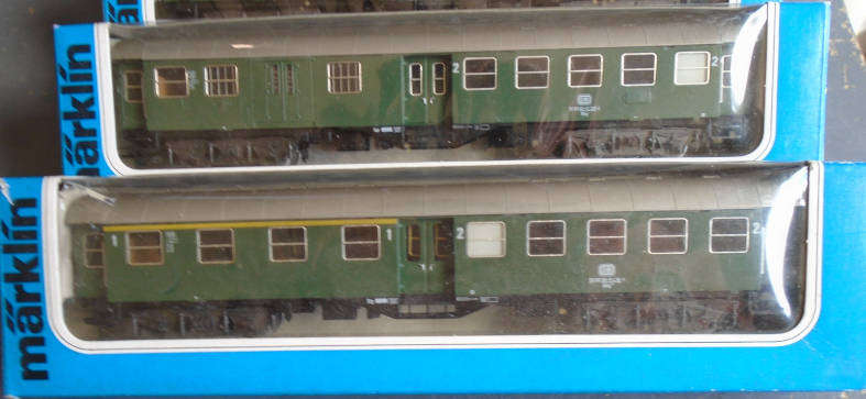 MARKLIN HO SCALE - 5 X DB PASSENGER COACHES, EXCELLENT CONDITION, BOXED