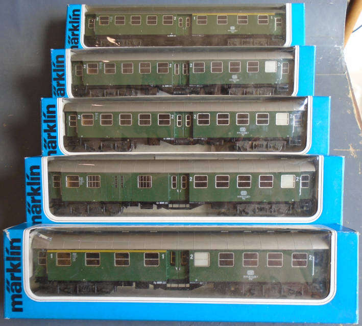 MARKLIN HO SCALE - 5 X DB PASSENGER COACHES, EXCELLENT CONDITION, BOXED