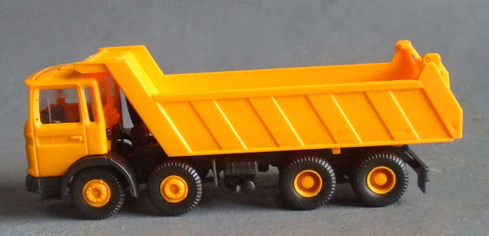HO SCALE - MAN TIPPER TRUCK