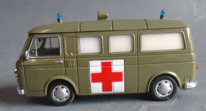 DeAUGUSTINI 1/43 SCALE - FIAT 238 MILITARY AMBULANCE