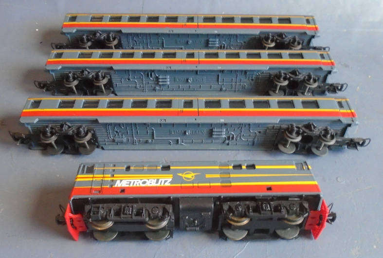 LIMA HO SCALE - SAR METRO BLITZ PASSENGER SET, BOXED