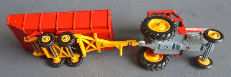 MATCHBOX KING SIZE - MASSEY FERGUSON & FARM TRAILER