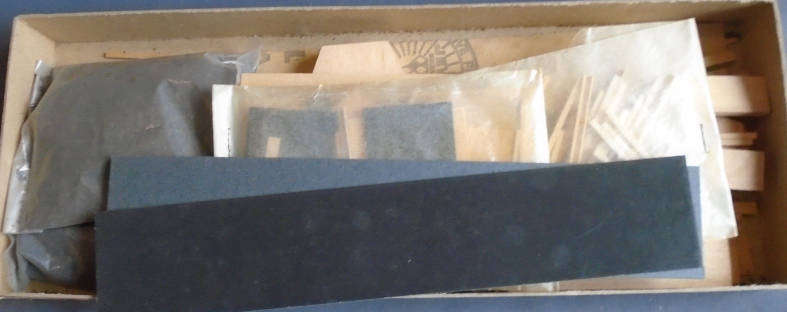 MODEL HOBBIES HO SCALE - ALL WOOD COAL DOCK & SCALEHOUSE, BOXED