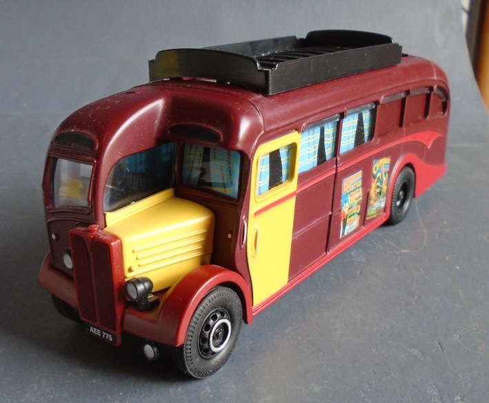 CORGI 1/50 SCALE - AEC REGAL LIVING QUARTERS CHIPPERFIELDS - BOXED