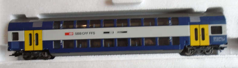 MARKLIN HO SCALE - RARE SWISS RAIL SET WITH DELTA DIGITAL LOCO & 3 X COACHES, BOXED