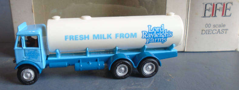 EFE 1/76 OO SCALE - AEC MOMMOTH MILK TANKER, BOXED