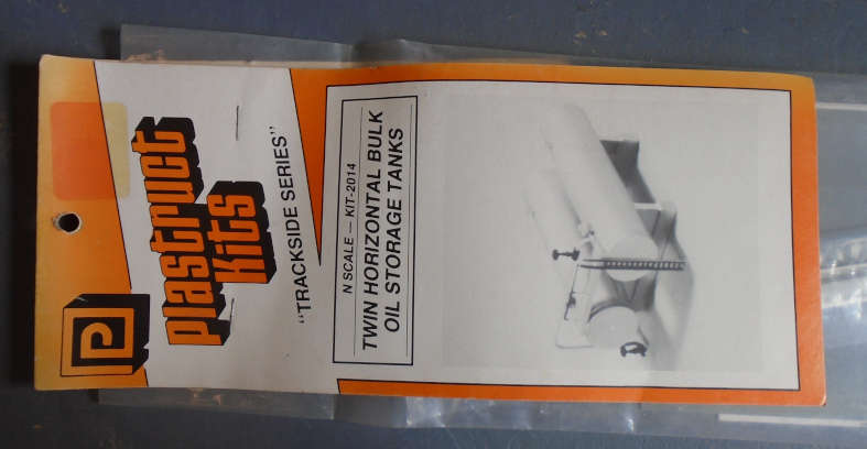 PLASTRUCT KITS N SCALE - TWIN HORIZONTAL BULK OIL STORAGE TANKS, IN PKT