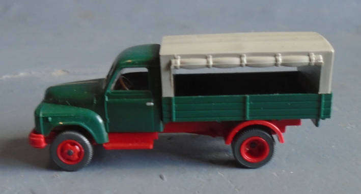 WIKING HO SCALE - HONOMAG TRUCK WITH REMOVABLE CANOPY