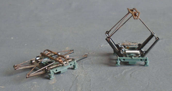 LIMA HO SCALE - 2 X PANTOGRAPHS