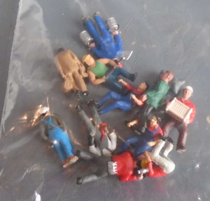 BACHMANN HO SCALE - 11 X RAILWAY WORKERS