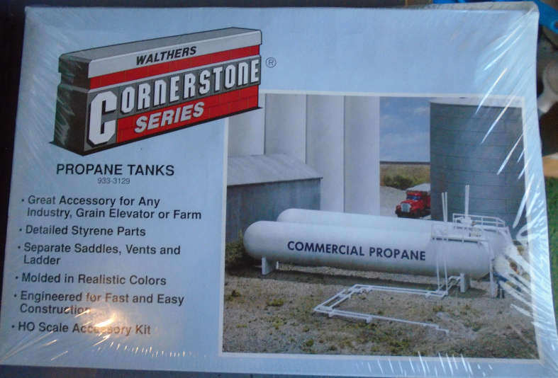 WALTHERS HO SCALE - PROPANE TANKS KIT, BOXED