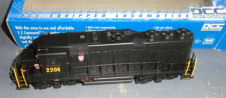 BACHMANN HO SCALE - PENNSYLVANIA #2208 GP 30 DIESEL LOCO WITH DCC FITTED, BOXED