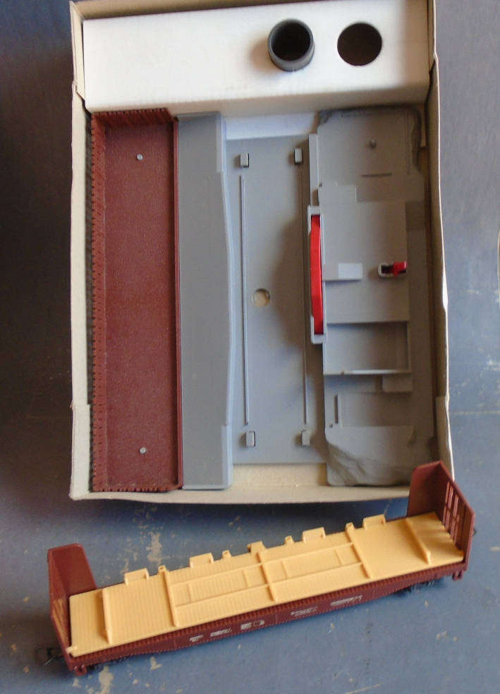 LIMA HO SCALE - PIPE UNLOADER UNIT , BOXED