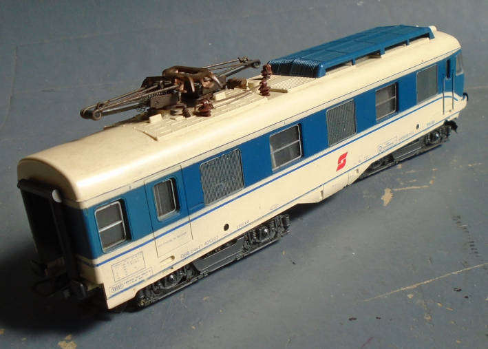 LIMA HO SCALE - OBB ELECTRIC LOCO & 3 X PASSENGER COACHES