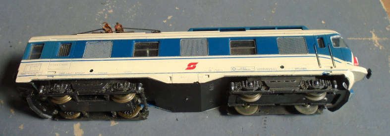 LIMA HO SCALE - OBB ELECTRIC LOCO & 3 X PASSENGER COACHES