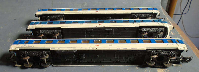 LIMA HO SCALE - OBB ELECTRIC LOCO & 3 X PASSENGER COACHES
