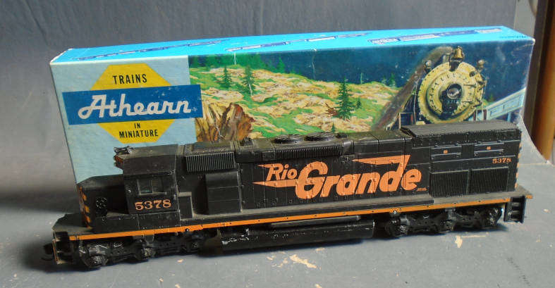 ATHEARN HO SCALE - SP SD-40T, DIESEL LOCO, BOXED