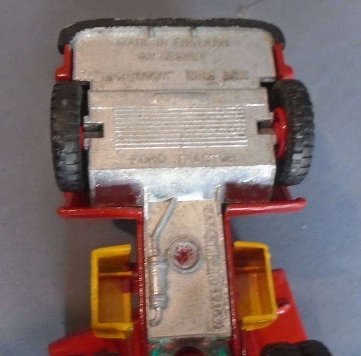 MATCHBOX KING SIZE - FORD TRACTOR & TRAILER