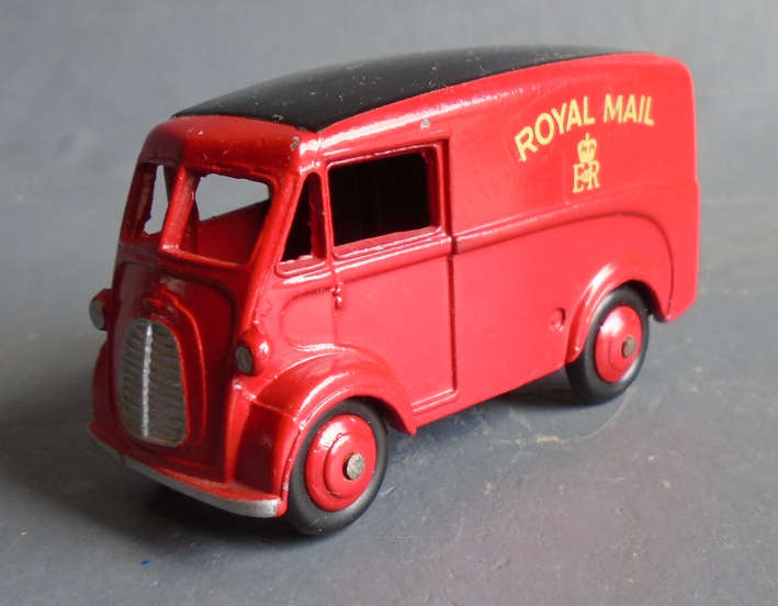 DINKY - MORRIS J ROYAL MAIL DELIVERY VAN
