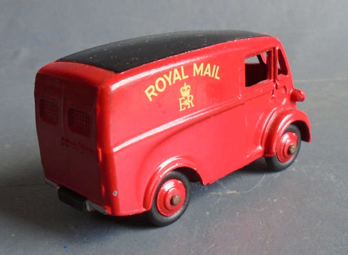 DINKY - MORRIS J ROYAL MAIL DELIVERY VAN
