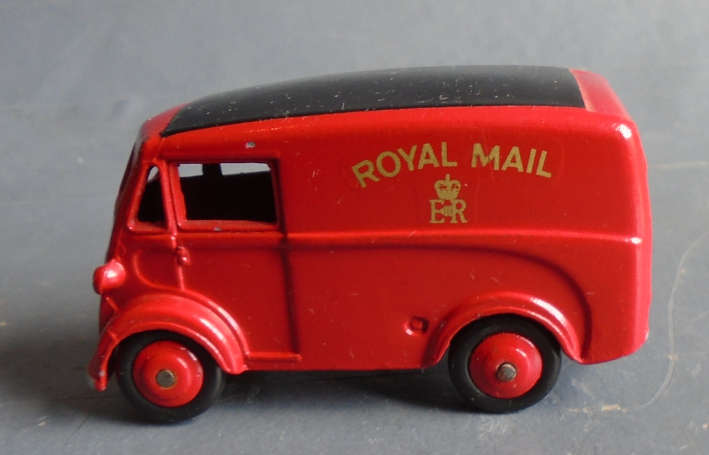 DINKY - MORRIS J ROYAL MAIL DELIVERY VAN