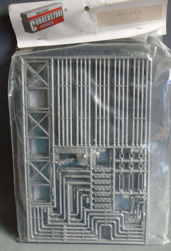 WALTHERS HO SCALE - REFINERY PIPING KIT, BAGGED