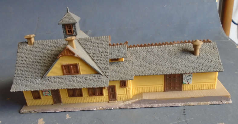 POLA N SCALE - STATION, FOOTPRINT 170 X 65 mm