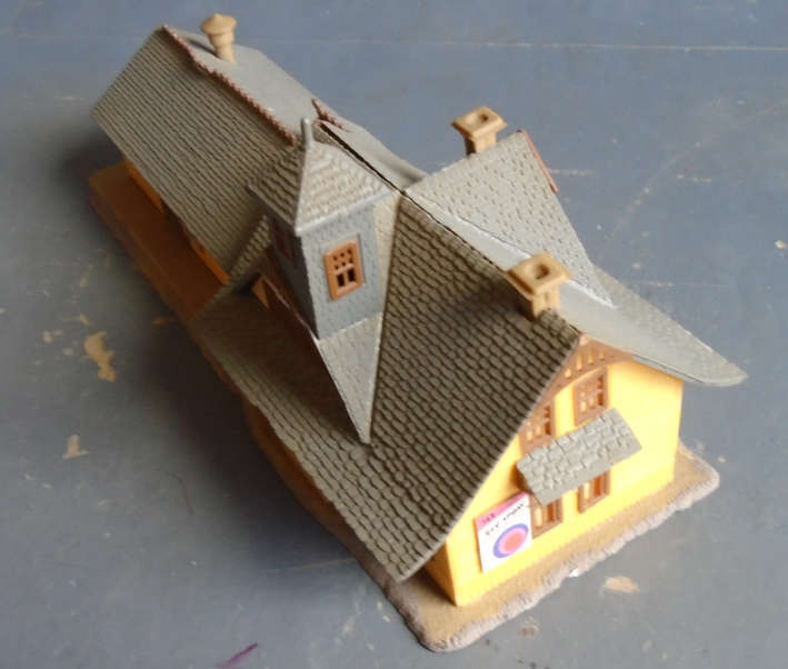 POLA N SCALE - STATION, FOOTPRINT 170 X 65 mm