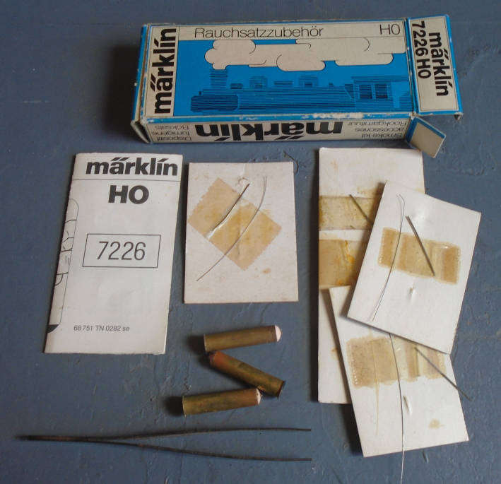MARKLIN HO SCALE - SMOKE KIT, SECONDHAND AS PER FOTO, BOXED