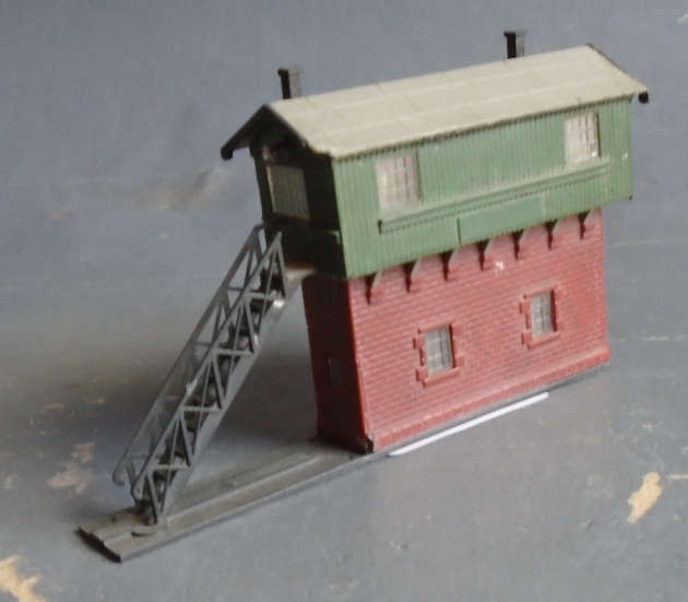 KLEIWE N SCALE - SIGNAL BOX, FOOTPRINT 90 X 15 mm
