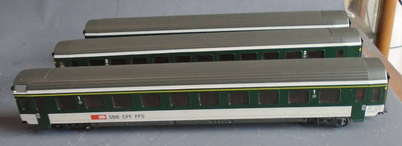 MARKLIN HO SCALE - 3 X SBB CFF PASSENGER COACHES