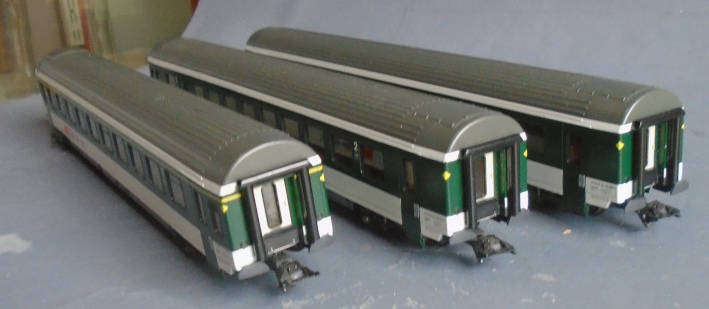 MARKLIN HO SCALE - 3 X SBB CFF PASSENGER COACHES