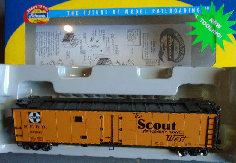 ATHEARN HO SCALE - SANTA FE50' ICE BUNKER REEFER , BOXED