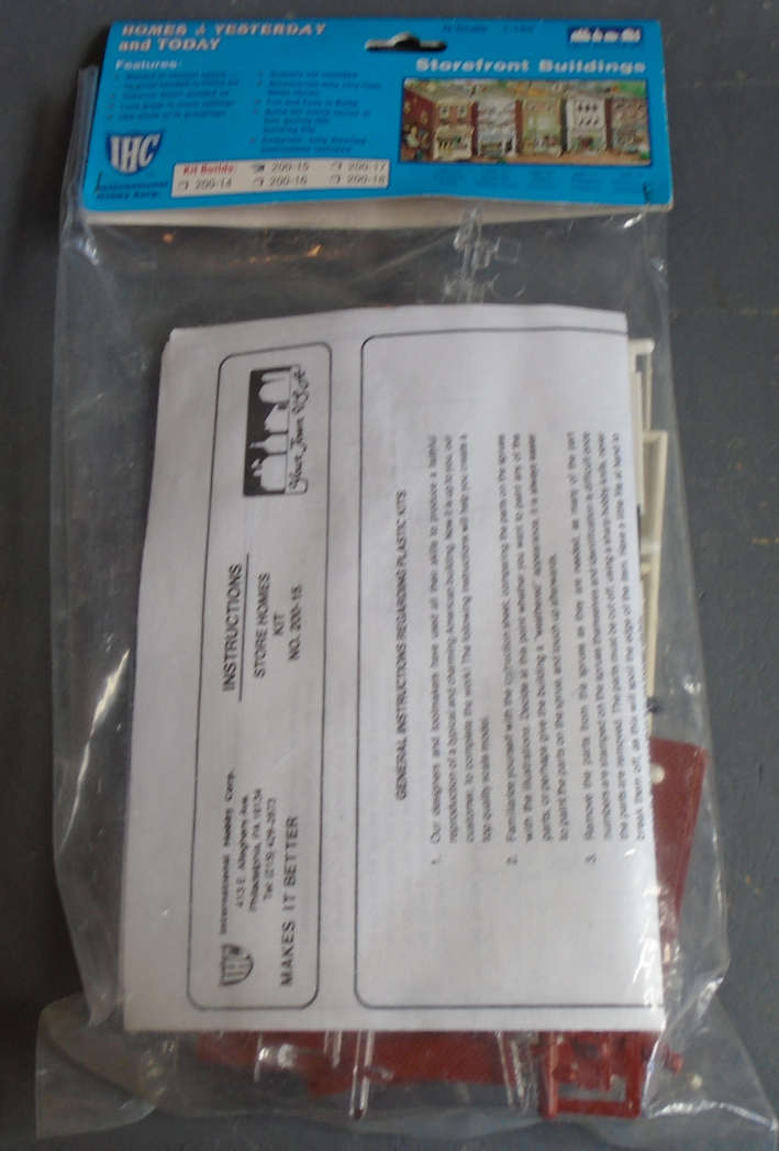 IHC N SCALE - STOREFRONT BUILDINGS, O'WEED'S GREENERY,. IN PKT