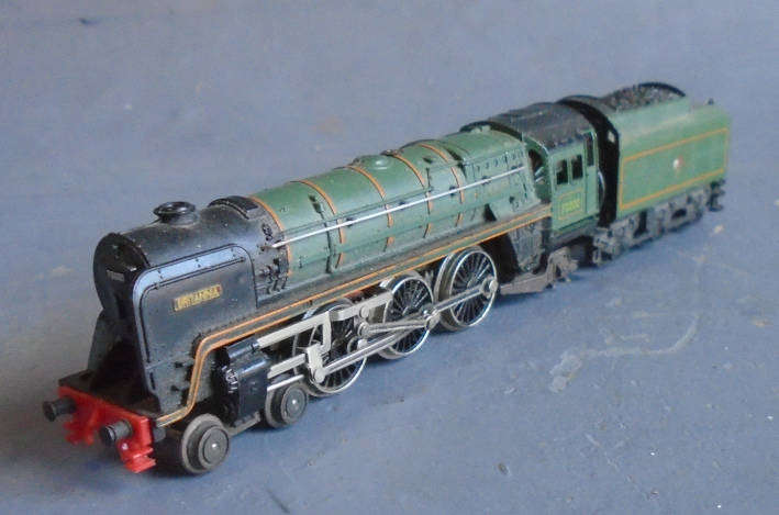 TRIX N SCALE - BRITANNIA STEAM LOCO/TENDER FOR SPARES OR REPAIRS